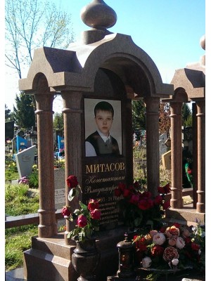 Элитный памятник №23 "Часовня из гранита большая" — ritualum.ru Элитный памятник №23 "Часовня из гранита большая" — ritualum.ru